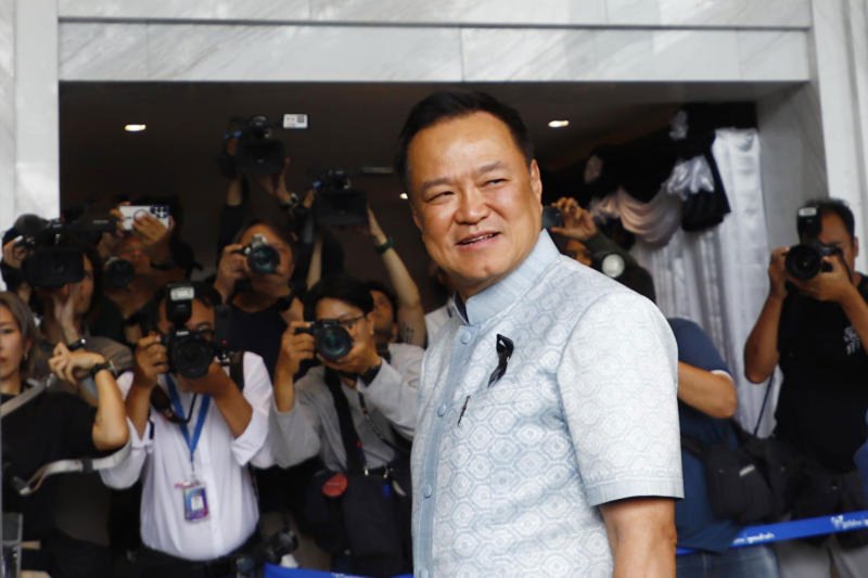 Анутин отверг ярлык "больного человека Азии" для Таиланда