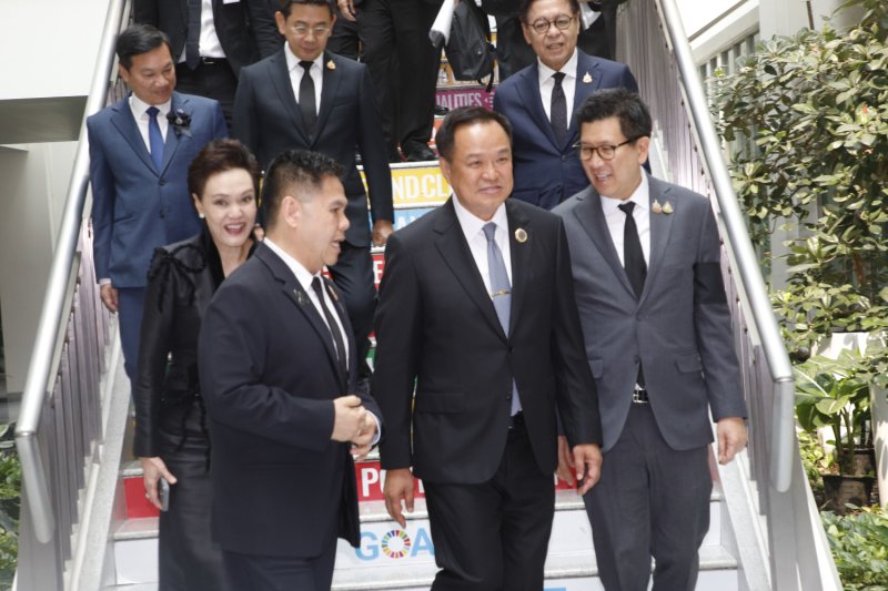 Анутин приветствует возвращение на мировую сцену