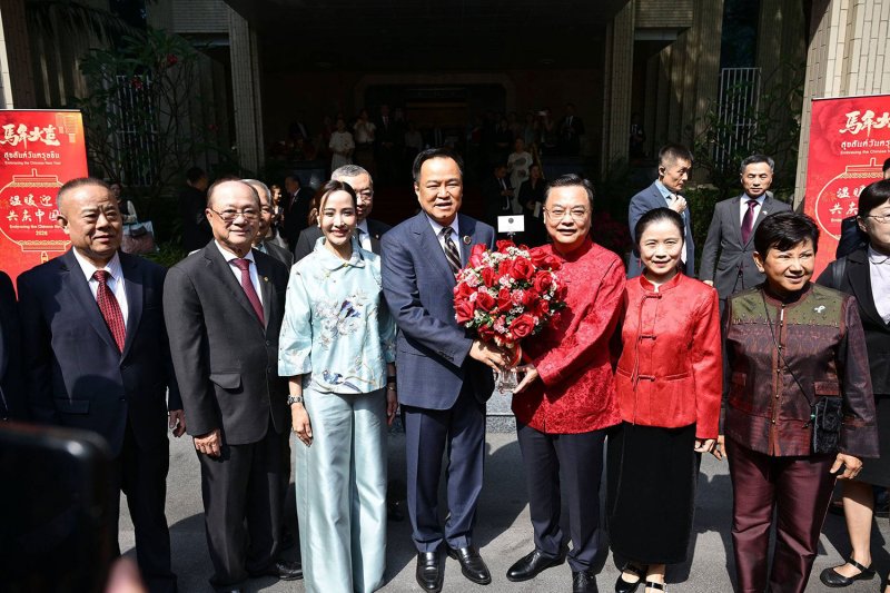 Анутин приветствует тайско-китайские связи на новогоднем мероприятии