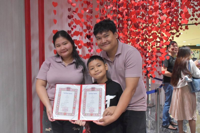 Банг Рак гудит от свадеб в День Святого Валентина