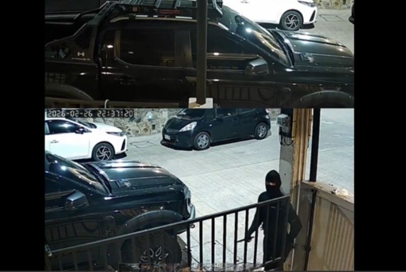 Британского шеф-повара и его жену угрожали, ограбили в Чонбури