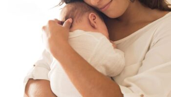 В тайском женщине говорится, что её подруга утверждает, что её ребёнка использовали для мошенничества на сумму более 1 миллиона бат.