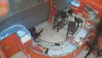 Вооруженный грабитель украл более 10 миллионов бат золота из торгового центра Сукхумвит