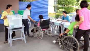 Голосовательные урны «слишком малы» для пользователей инвалидных колясок, говорит социальный работник