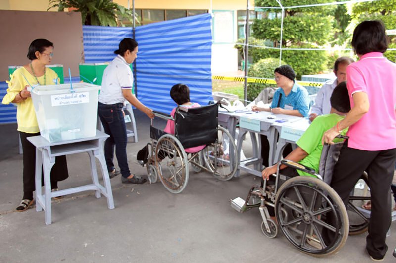 Голосовательные урны «слишком малы» для пользователей инвалидных колясок, говорит социальный работник