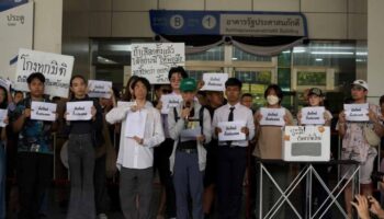 Демонстранты требуют пересчета голосов по всей стране и отставки членов избирательной комиссии