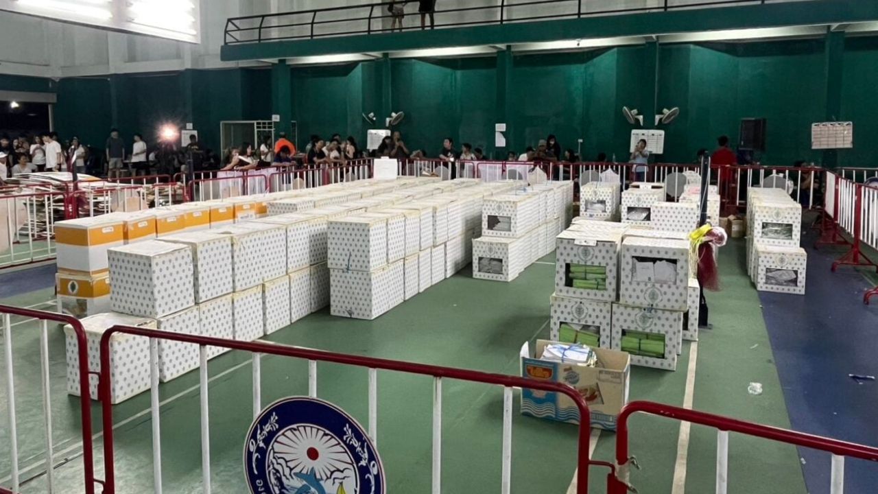 Директор выборов Чонбури подает жалобу на препятствия с бюллетенями