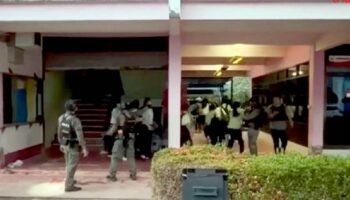 Директор школы убит, двое студентов ранены в стрельбе в школе в Сунгкла