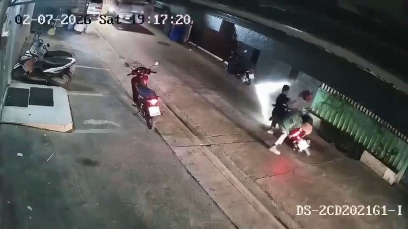 Женщина-байкер была атакована после мелкой дорожной ссоры