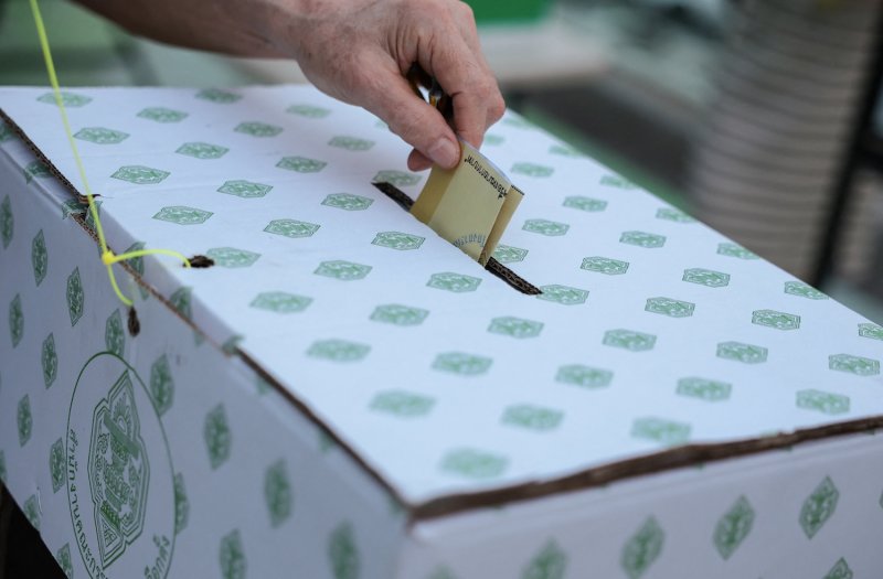 Избирательная комиссия публикует "официальные" результаты