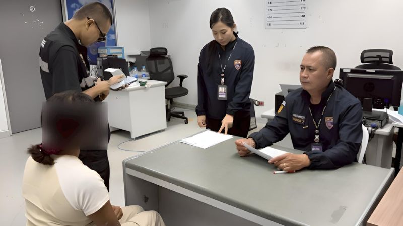 Иностранка с поддельными документами и кокаином арестована в аэропорту Пхукета