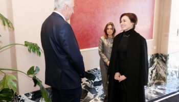 Королева Сутита прибыла в Италию для зимних Олимпийских игр 2026 года в Милане, поддерживает мировой женский хоккей на льду