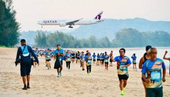 Мини-марафон под крылом самолета собрал 3000 участников