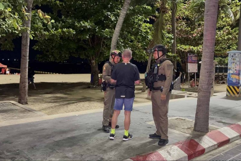 Немец говорит, что был обманут трансгендером, который украл его деньги