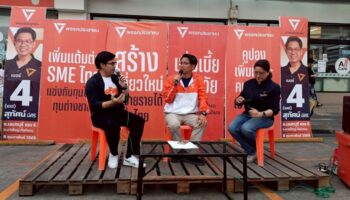 Немецкий мужчина срывает 8 предвыборных баннеров в Нонтабури