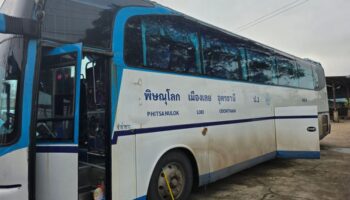 Новорожденный найден в мусорном баке автобуса в Пхитсандулоке