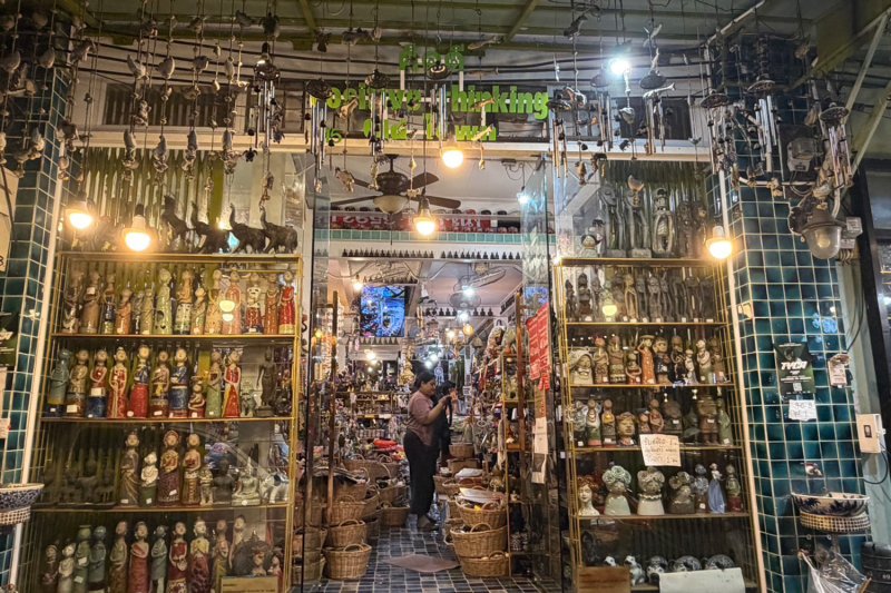 Онлайн-шторм из-за платы за вход в 40 бат в магазине керамики на Пхукете