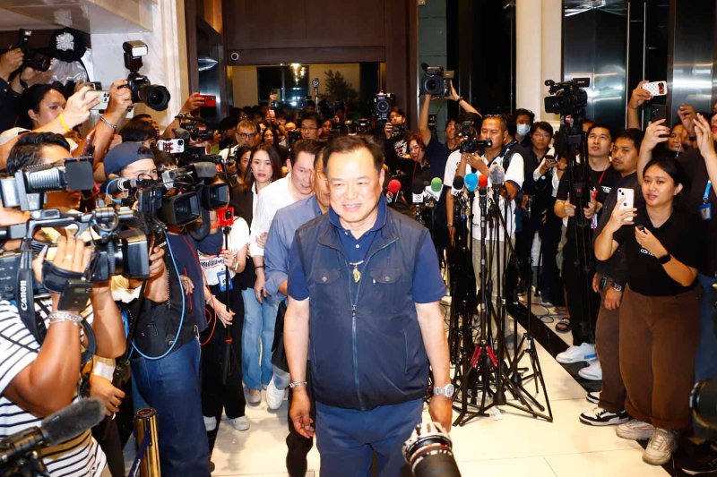 Партия Бхумджаитхай имеет большое преимущество, Партия народа признает поражение