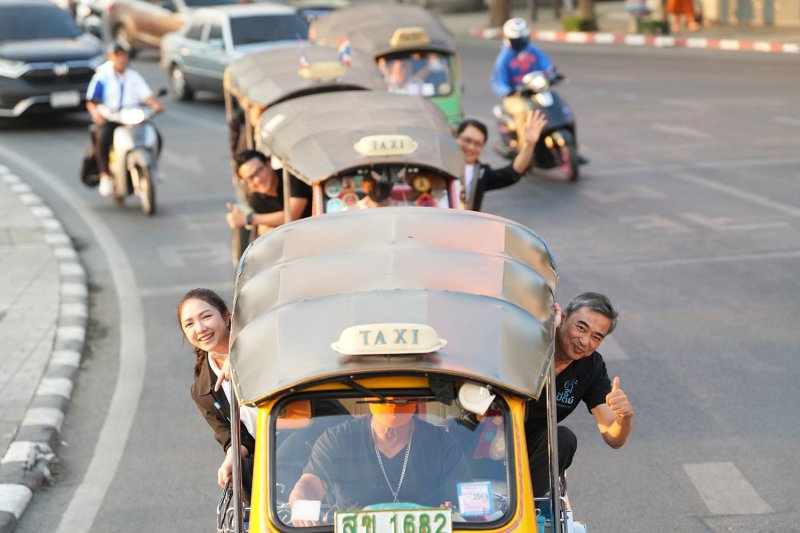 Партия демократов Абхисит продвигает политику утилизации отходов в энергию
