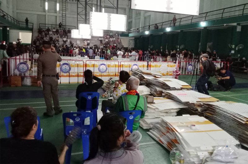 Партия народа требует пересчета голосов в 10 избирательных округах