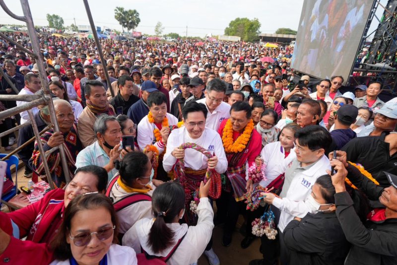 Партия "Пью Тай" разжигает "искорки надежды"