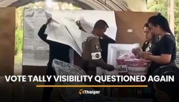 Перекрывающиеся бланки оценок снова видны на видеозаписи подсчета голосов в Транге