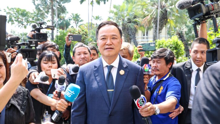 Повестка дня Анутина: Стена на границе и сделки по обмену оружием