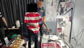 Полиция закрывает незаконную клинику по модификации тела в Чонбури