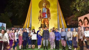 Премьер-министр Анутин открывает фестиваль короля Нараи Великого, подчеркивая культуру и креативный туризм в Лопбури