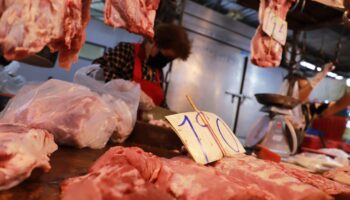 Публика предупреждена о необработанной свинине после 3 смертей