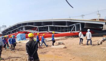 Рабочие госпитализированы после обрушения здания в учебном центре