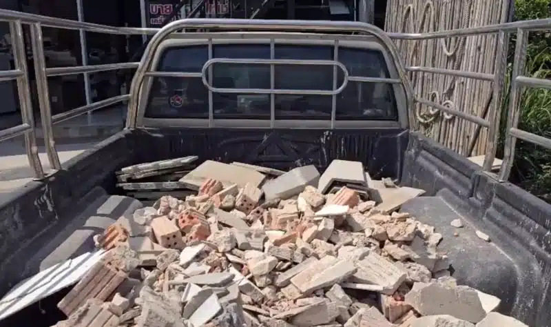 Рабочий погиб в Бурираме после обрушения бетонной стены в процессе реконструкции