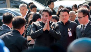 Роль правительства Клатхама под вопросом