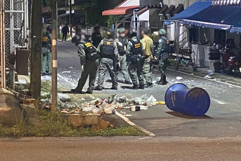 Семь бомб ударили по двум районам Наратхивата