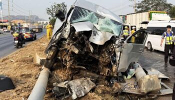 Семь человек получили травмы в результате аварии с фургоном, когда ехали голосовать в Накхонратчасиму.