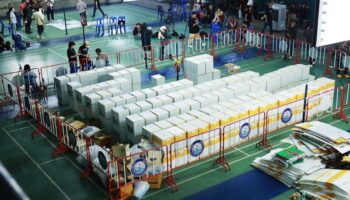 Сенаторы настаивают на приостановке утверждения кандидатов в Избирательную комиссию