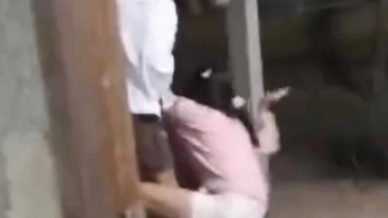 Си Сакет кандидат в депутаты от MP отрицает преследование тинейджерки с сексуальными целями