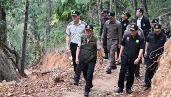 Сучарт распоряжается о проведении расследования по поводу незаконных дорог и вырубки лесов в заповедниках дикой природы Мей Хонг Сон.