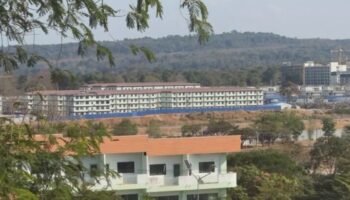 Таиландские офицеры приводят ФБР для раскрытия центров мошенничества на границе с Камбоджей