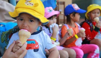 Тайланд стремится arrest plunging birth rate