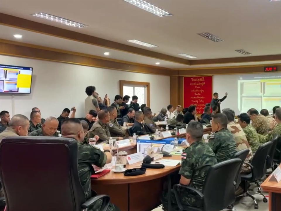 Тайская разведка приводит международных чиновников к границе для раскрытия мошеннических центров, расположенных в Камбодже.