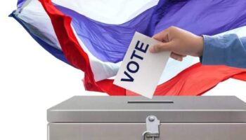 Тайские избиратели решают по новому конституции на общих выборах