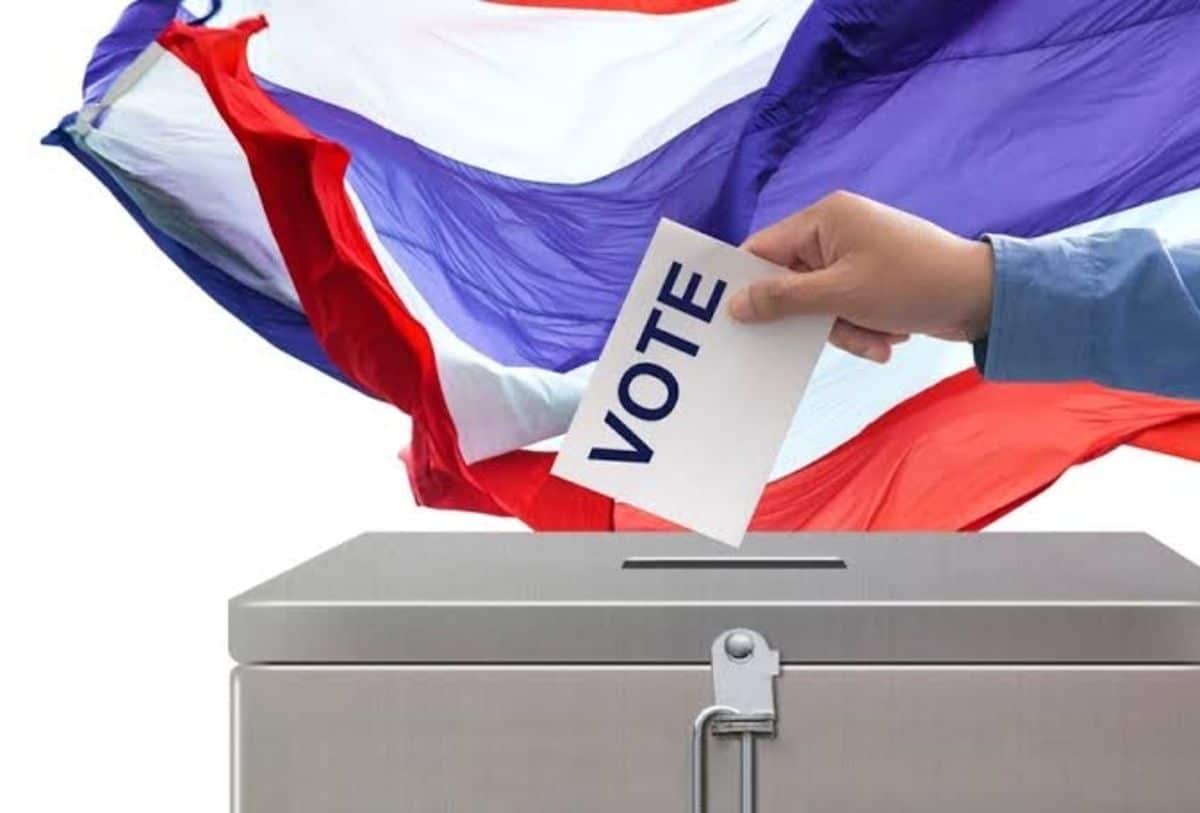 Тайские избиратели решают по новому конституции на общих выборах