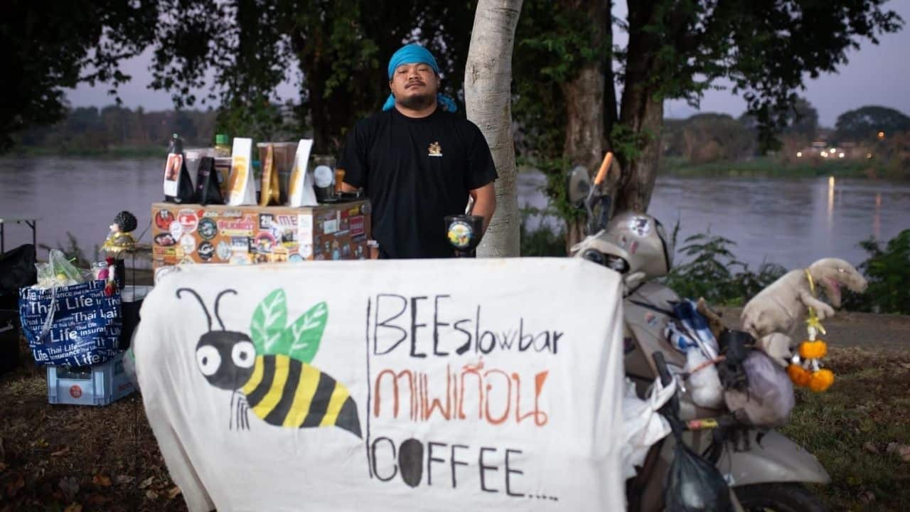 Тайский мужчина, которого якобы отверг отель в Канджачабури из-за его внешности