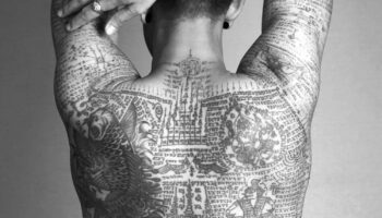 Тест священной татуировки тайца привёл к травмам от топора