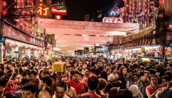 Яоваррат Китайский Новый год отменён в честь королевы-матери Сирикит