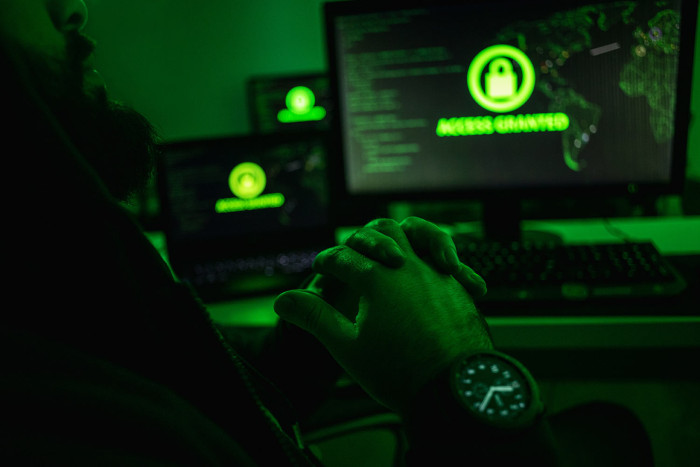 2 задержаны после полета на мошеннический хаб