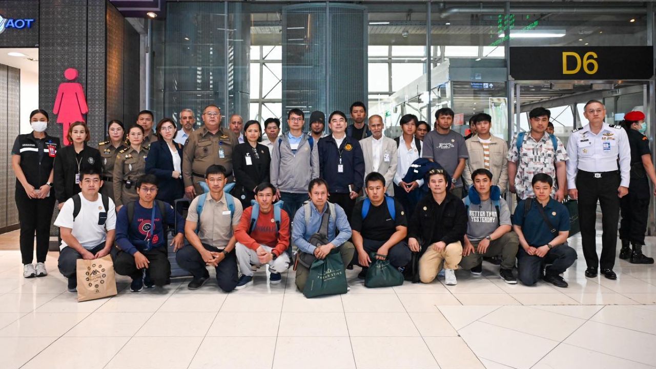 20 тайских моряков вернулись после нападения на судно в Ормузском проливе, но 3 человека остаются пропавшими без вести.