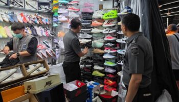 30 миллионов бат поддельных товаров изъято в 'знаменитом' торговом центре MBK