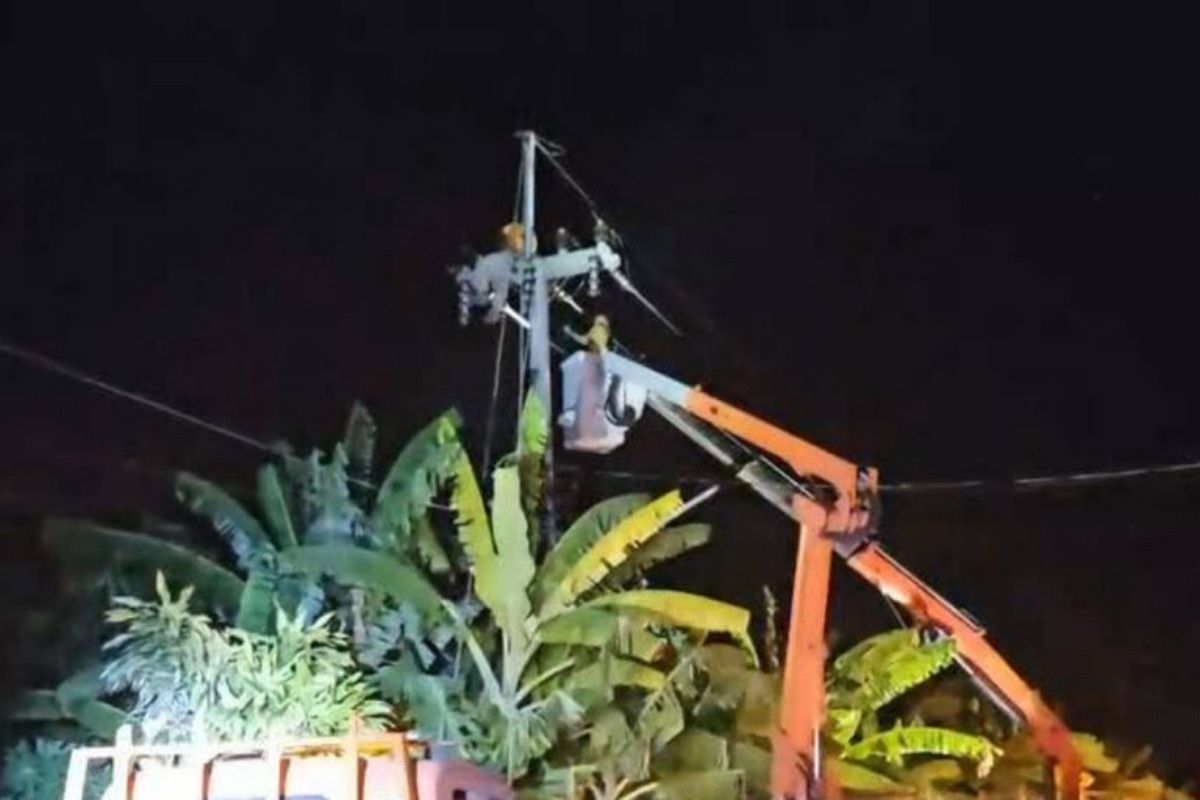 Авиакатастрофа в Сарабури ранила 75-летнего пилота рядом с магазином у дороги